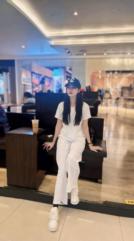 卖火柴的小女孩的第一张照片--九龙中老年相亲网